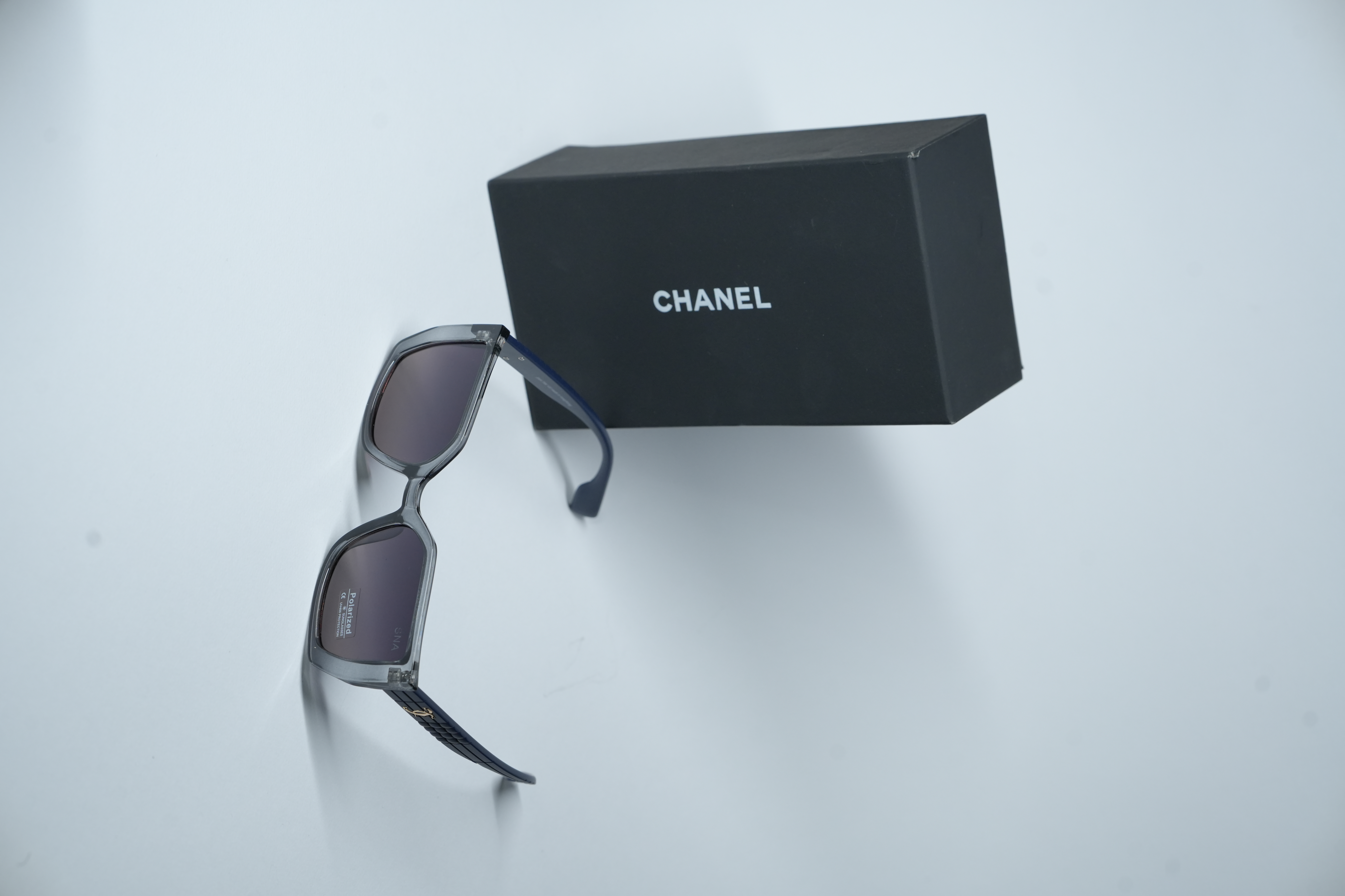 عینک آفتابی زنانه برند CHANEL