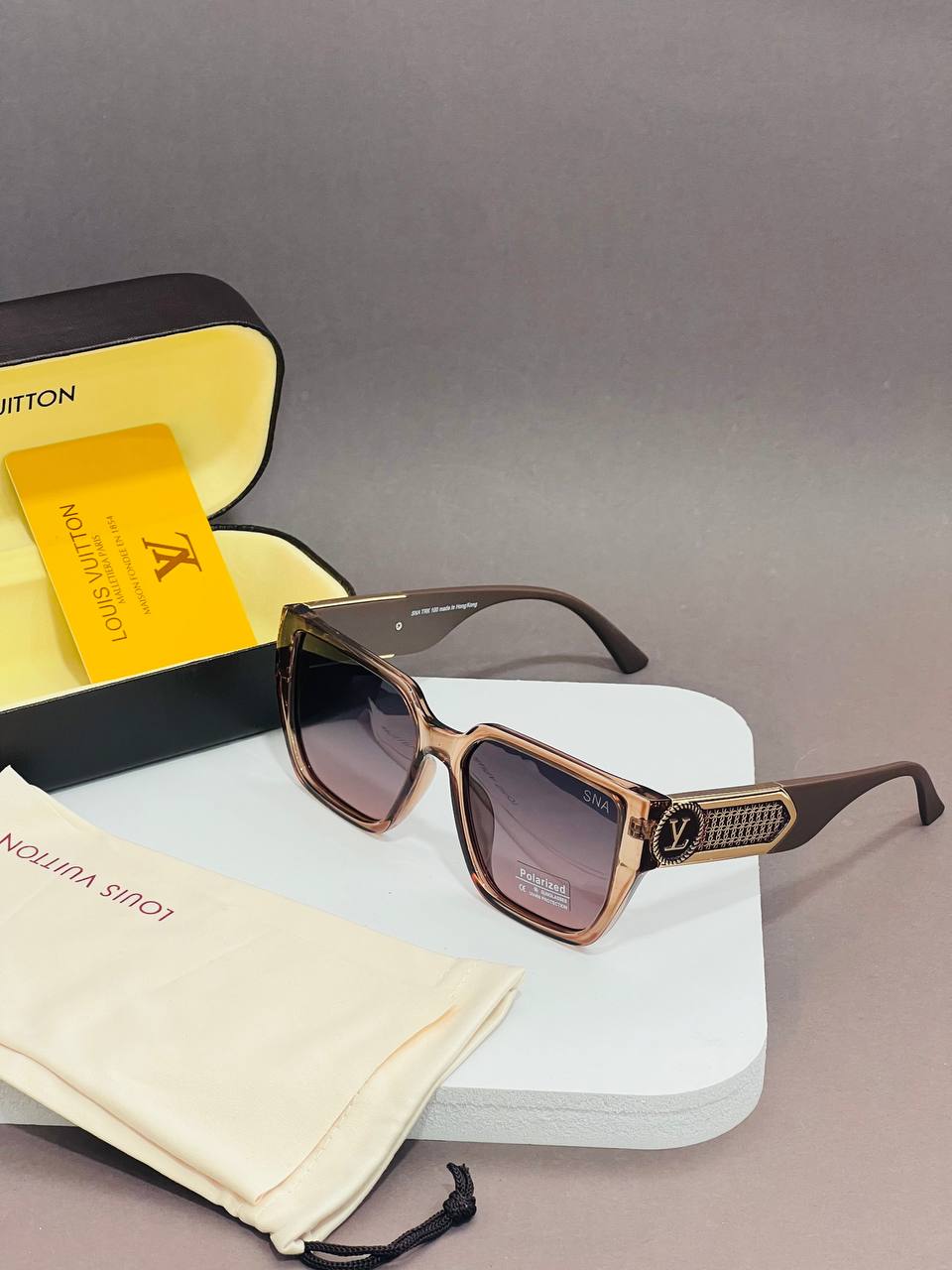 عینک آفتابی زنانه برند Louis Vuitton