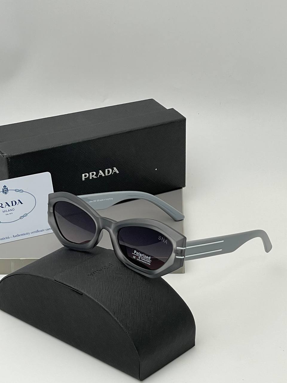 عینک آفتابی زنانه برند Prada